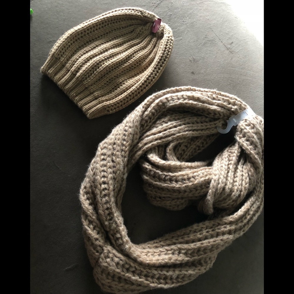 Merona scarf and hat set